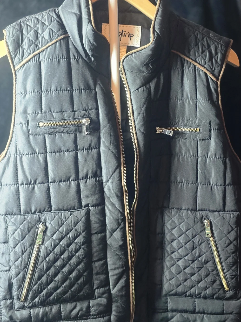 Buckle Daytrip Quilted Black Vest with Brown Contrast Trim Size L